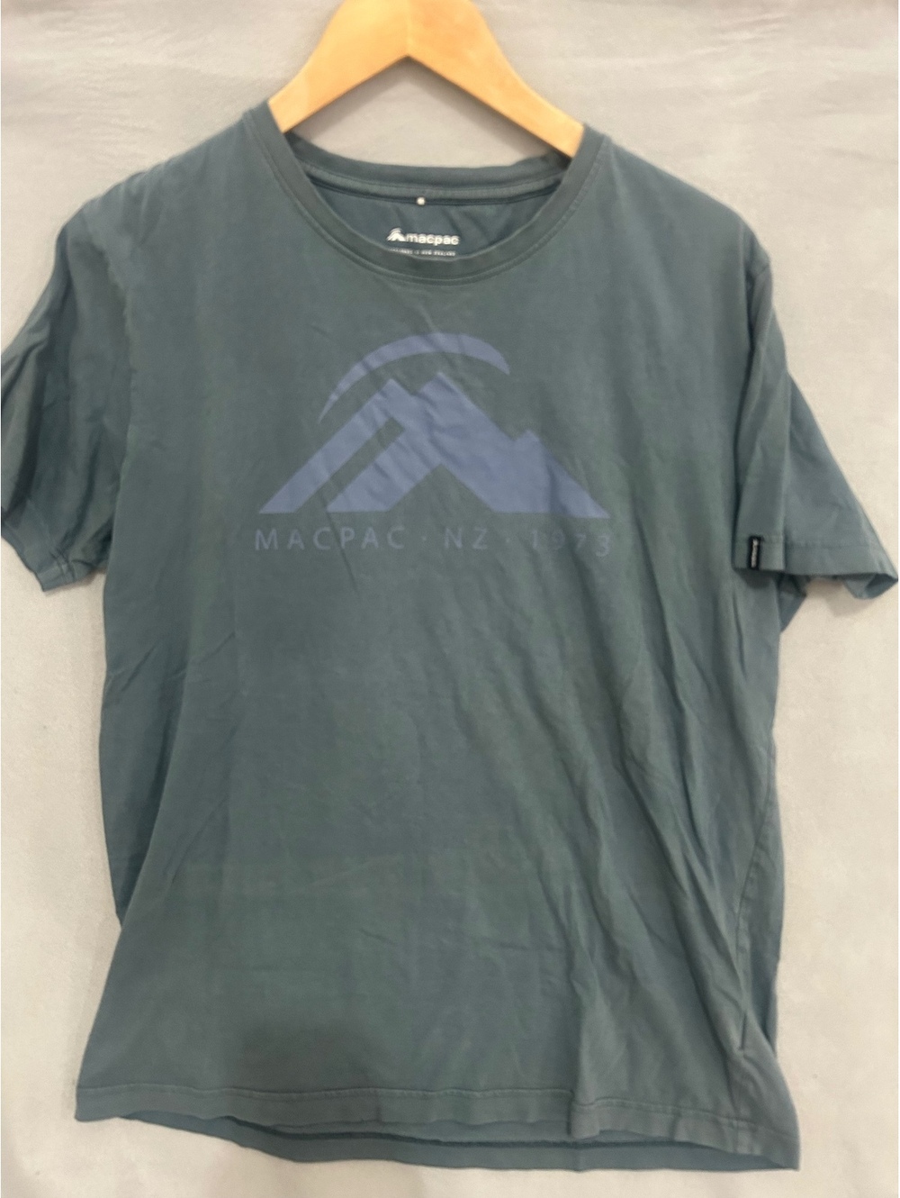 Macpac Men's Gray Graphic Short Sleeve T-Shirt Size Large